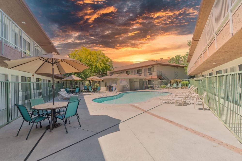Comfort Inn Yosemite Area Oakhurst Exterior photo